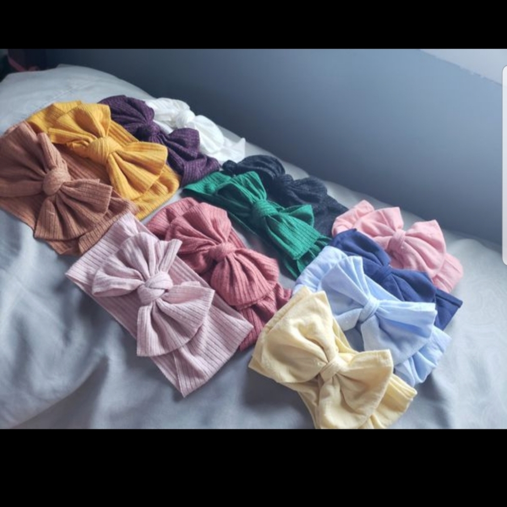 Knee pads and bows